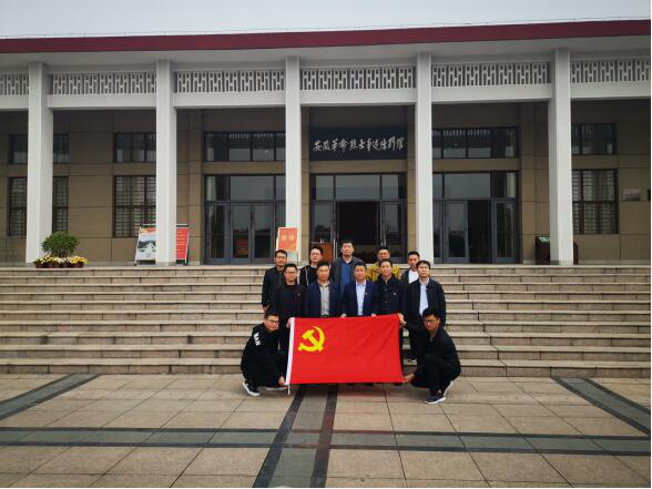 徽盐地产集团定远项目开展“思念革命先烈，，，，，，践行初心使命”主题党日活动